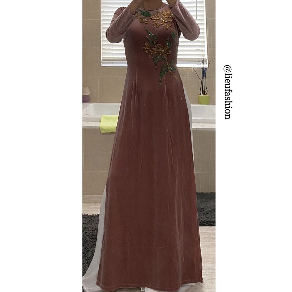 🧧 Vietnamese Traditional Dress (Áo Dài)